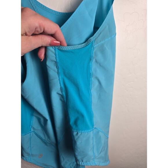 Lulu Tank Top Size 4? Blue light weight - Picture 5 of 5